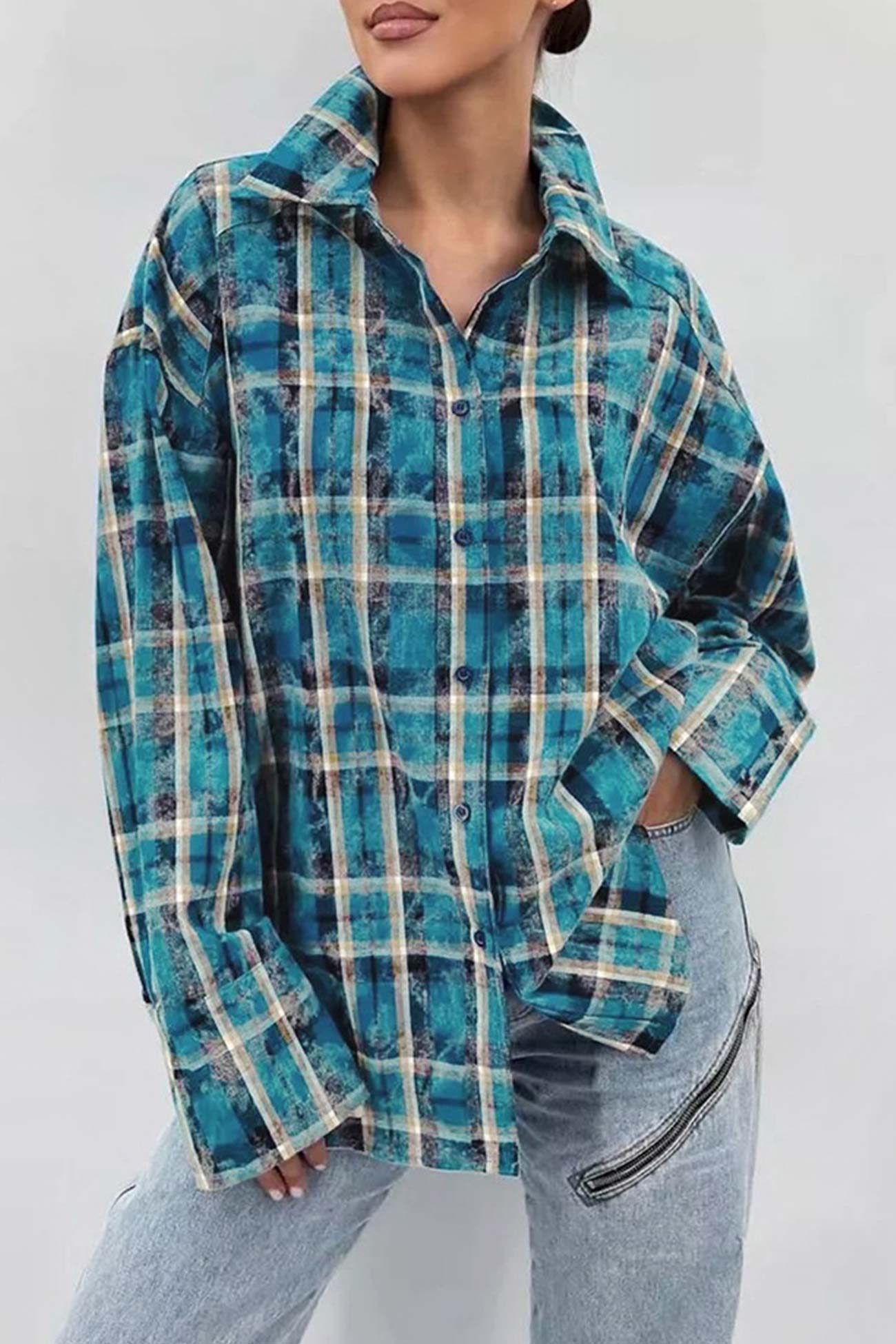 "Kvinders vintage ternet overdimensioneret bluse i blå, grøn og rød, klassisk og elegant design med komfortabel pasform."