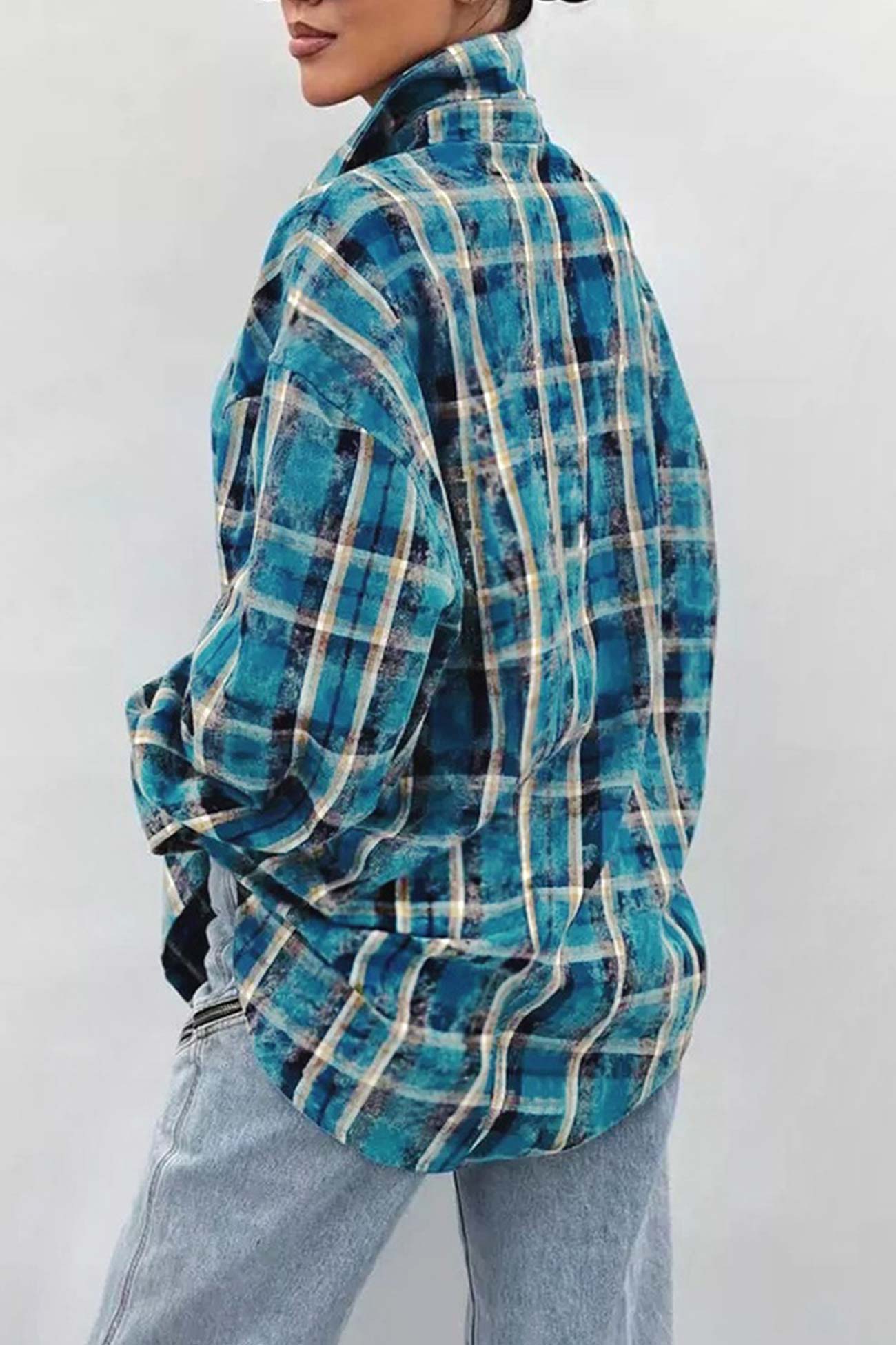 "Kvinders vintage ternet overdimensioneret bluse i blå, grøn og rød, klassisk og elegant design med komfortabel pasform."