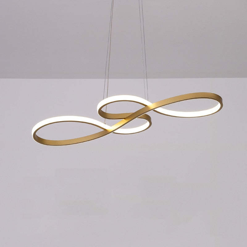 "LED pendel med musiknoter design i sort, hvid og guld, elegant og moderne lampe med integreret LED-belysning."
