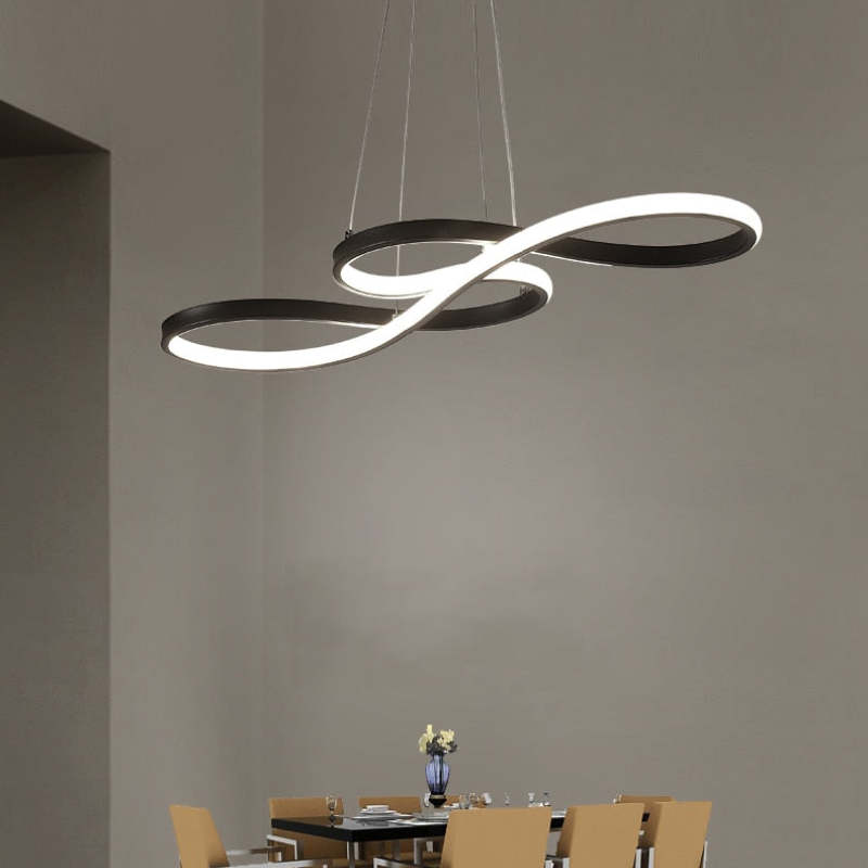 "LED pendel med musiknoter design i sort, hvid og guld, elegant og moderne lampe med integreret LED-belysning."