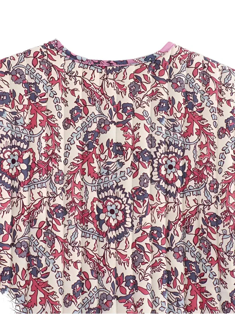 Let quiltet kvindevest uden ærmer, ideel til lag-på-lag-styling, med raffineret design for hverdag og fest.