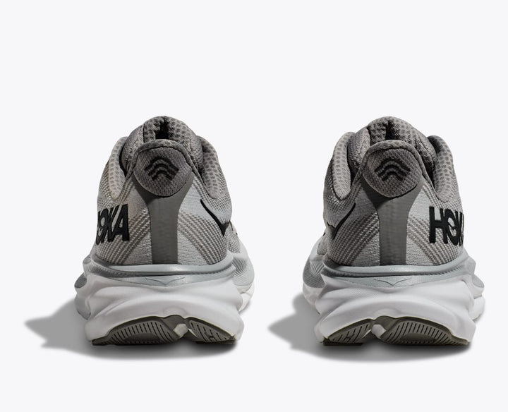 Lette herresko i grå og blå med hvid sål, Hoka Clifton 9, designet til optimal komfort og stødabsorbering.