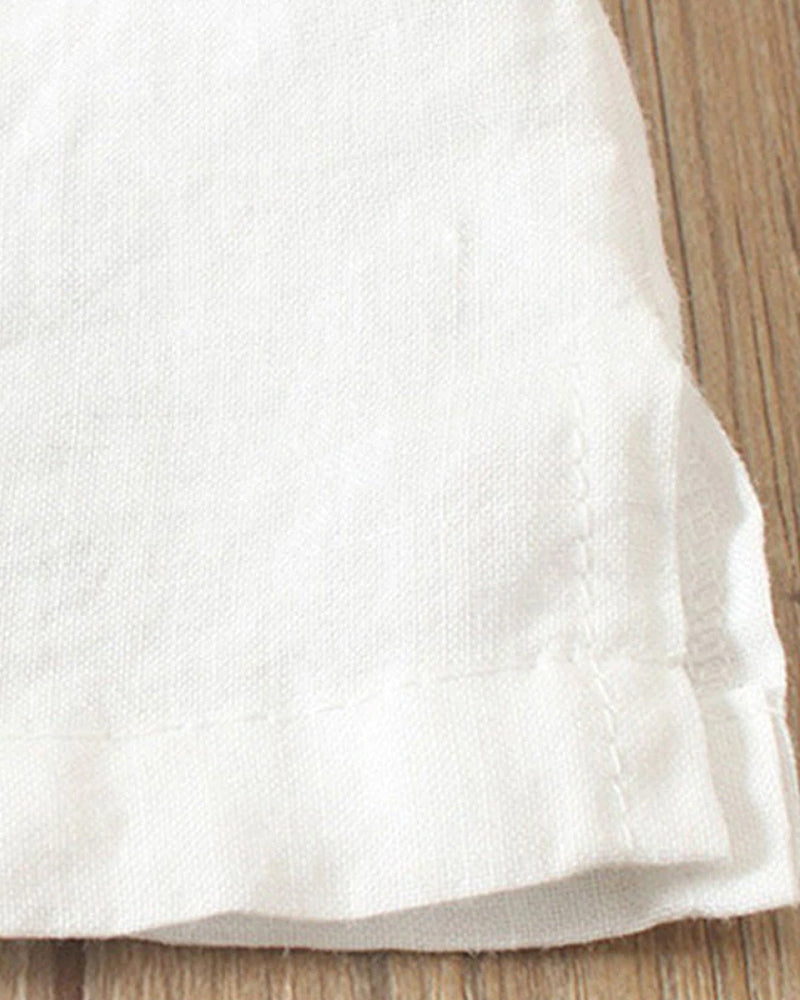 Løs skjorte med knapper, klassisk snit, lyseblå farve, kortærmet, elegant, alsidig og komfortabel pasform til kvinder.