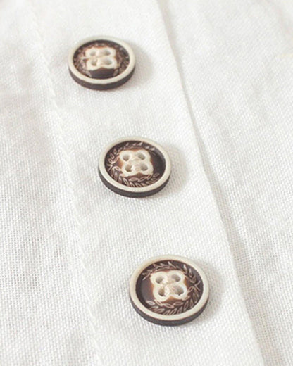 Løs skjorte med knapper, klassisk snit, lyseblå farve, kortærmet, elegant, alsidig og komfortabel pasform til kvinder.