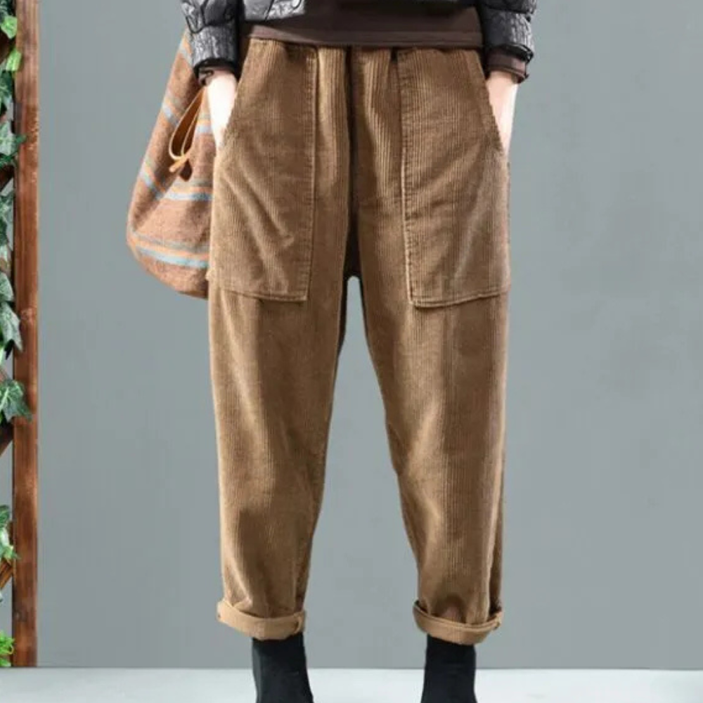 Løse fløjlsbukser til kvinder i sort, kaki og rød; blødt og slidstærkt kordstof; elegant til hverdag og fest.