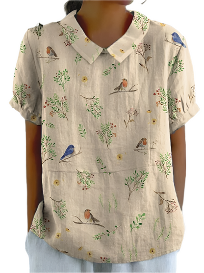"Luftig damebluse med rødkælk design i let bomuld-hør, naturprint med grene og fugle, sommerlig elegance til kvinder."