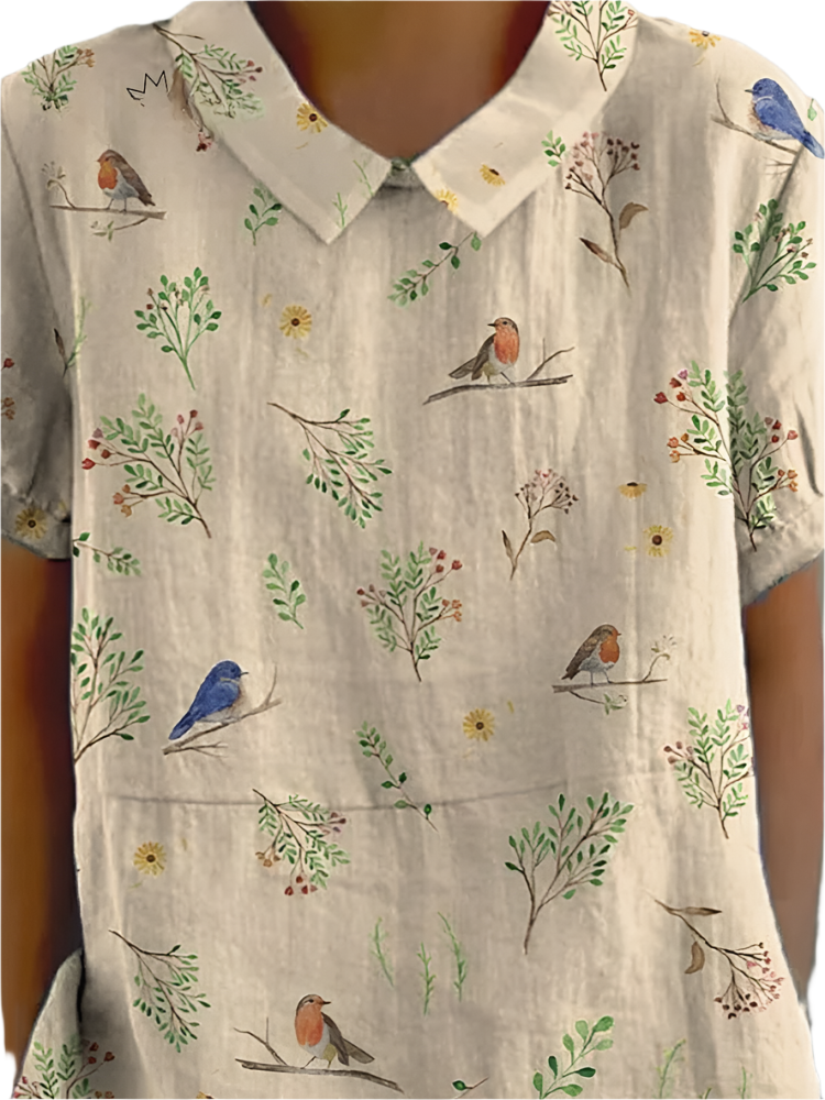 "Luftig damebluse med rødkælk design i let bomuld-hør, naturprint med grene og fugle, sommerlig elegance til kvinder."