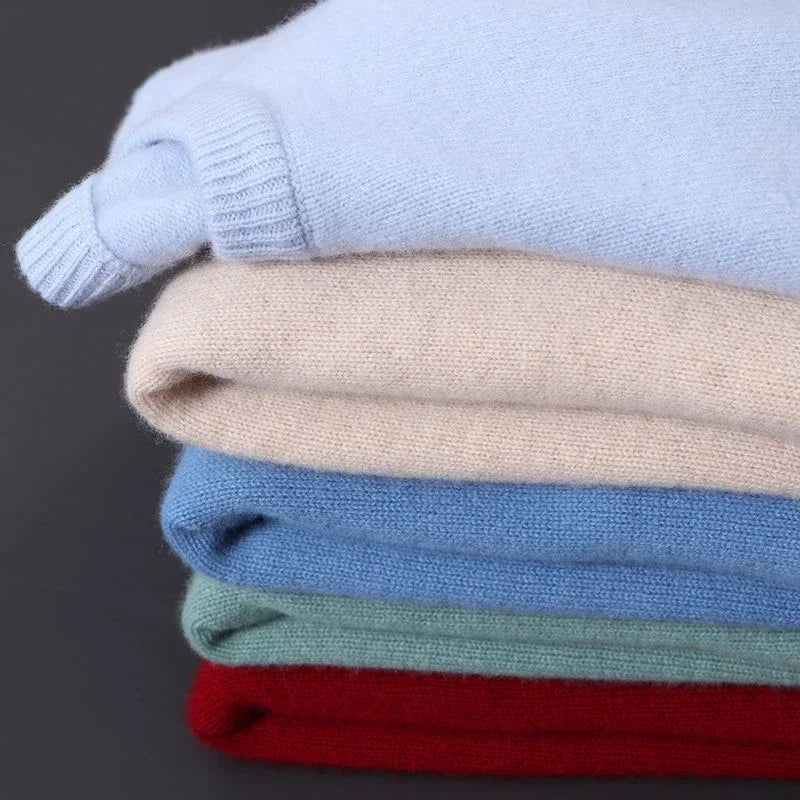 Luksuriøs cashmere trøje til kvinder, viser stilrent design i lys beige farve, ideel til både hverdag og fest.
