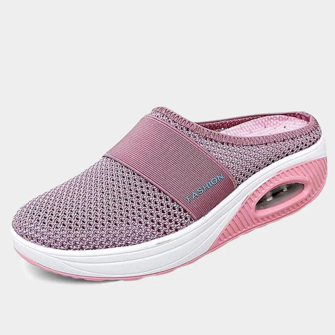 "Luksus Emma slippers sort med blødt materiale og elegant design, perfekt til hjemme- og udendørsbrug, damesko."