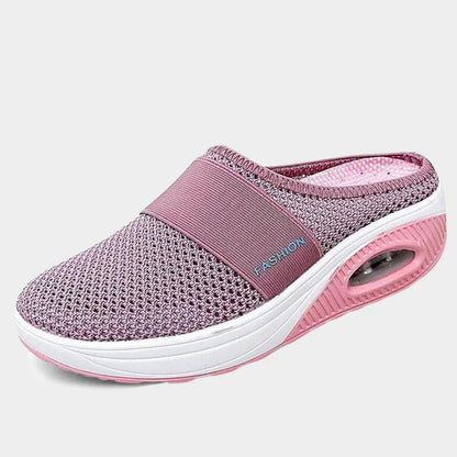 "Luksus Emma slippers sort med blødt materiale og elegant design, perfekt til hjemme- og udendørsbrug, damesko."