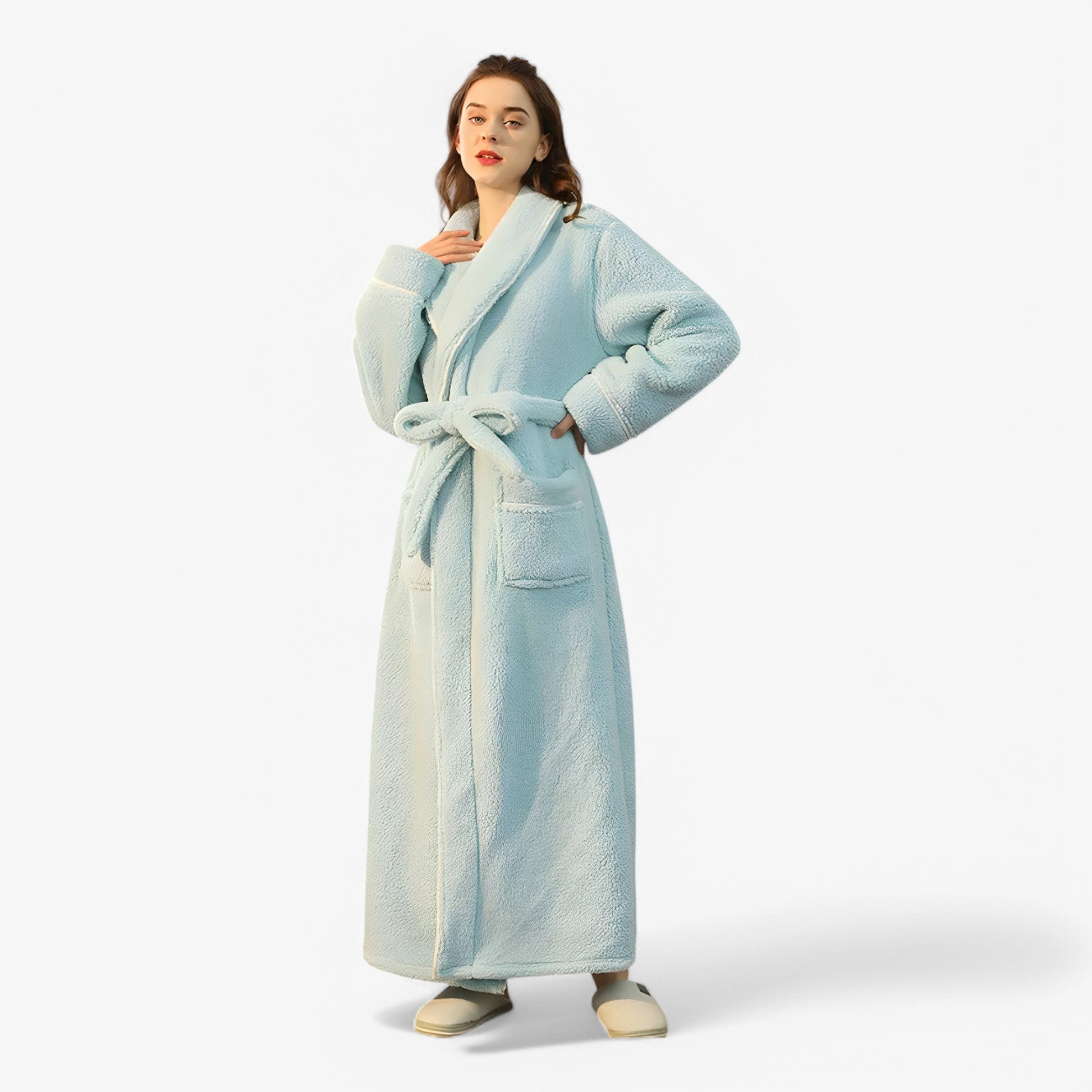 "Luksus Jessy badekåbe i blødt, åndbart materiale med justerbart bælte, velegnet til både kvinder og mænd."