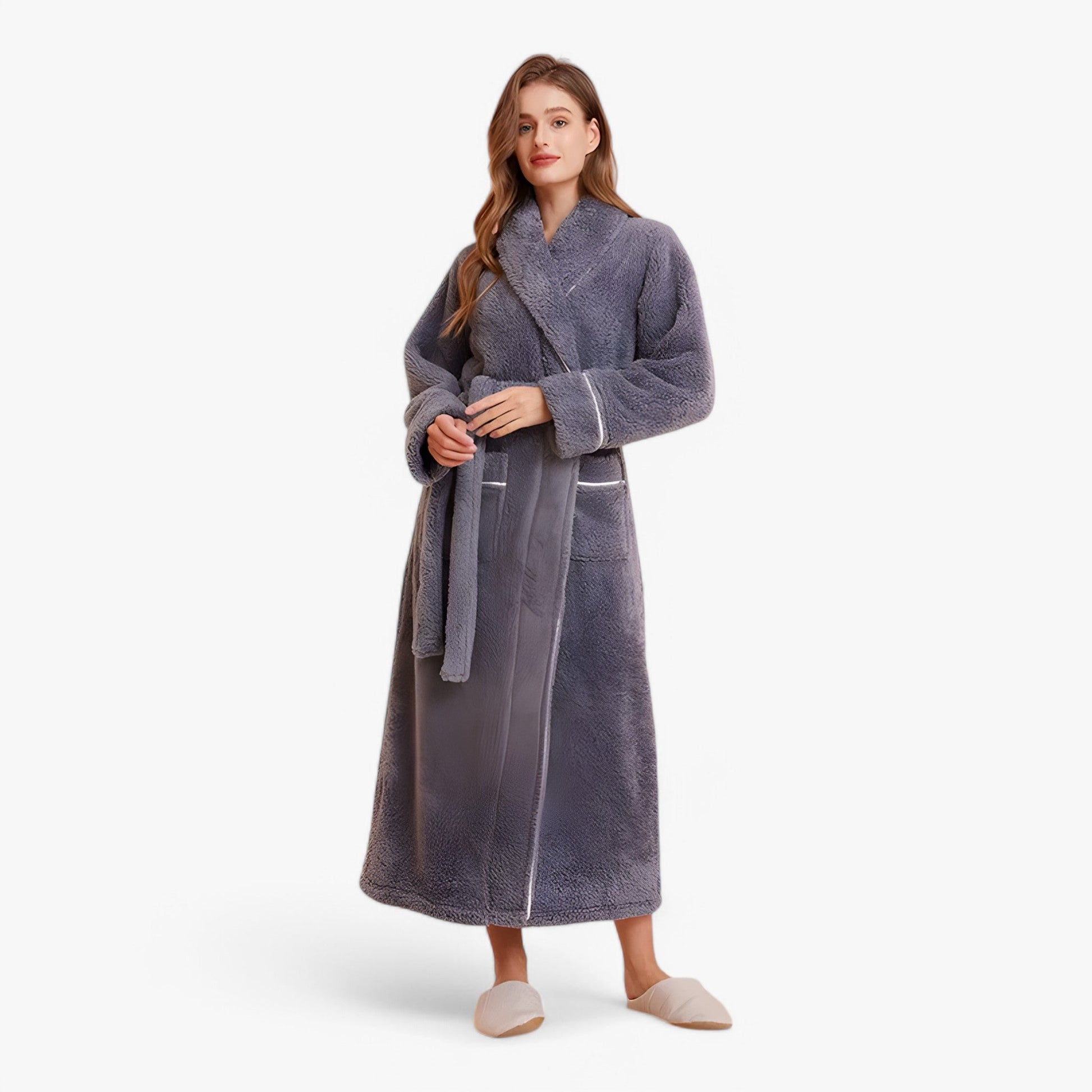 "Luksus Jessy badekåbe i blødt, åndbart materiale med justerbart bælte, velegnet til både kvinder og mænd."