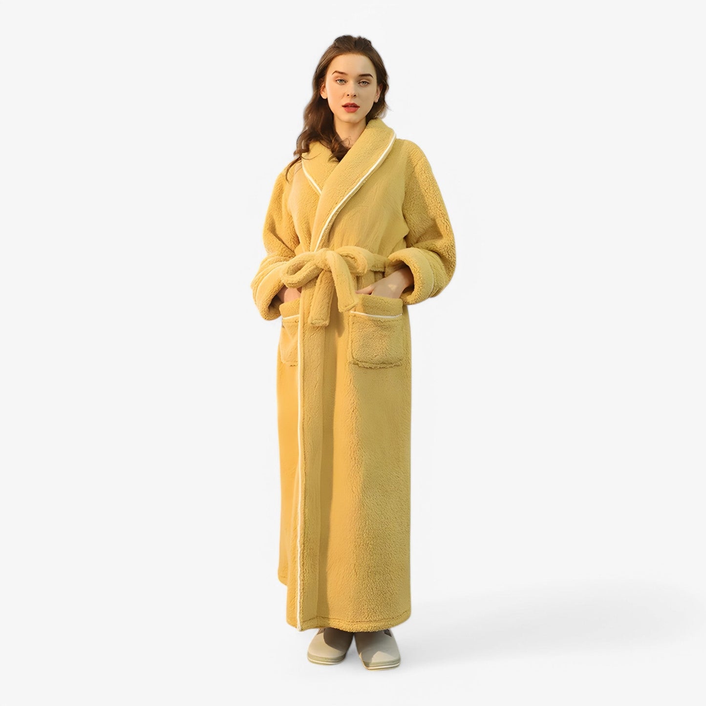 "Luksus Jessy badekåbe i blødt, åndbart materiale med justerbart bælte, velegnet til både kvinder og mænd."