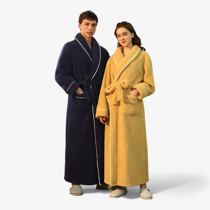 "Luksus Jessy badekåbe i blødt, åndbart materiale med justerbart bælte, velegnet til både kvinder og mænd."