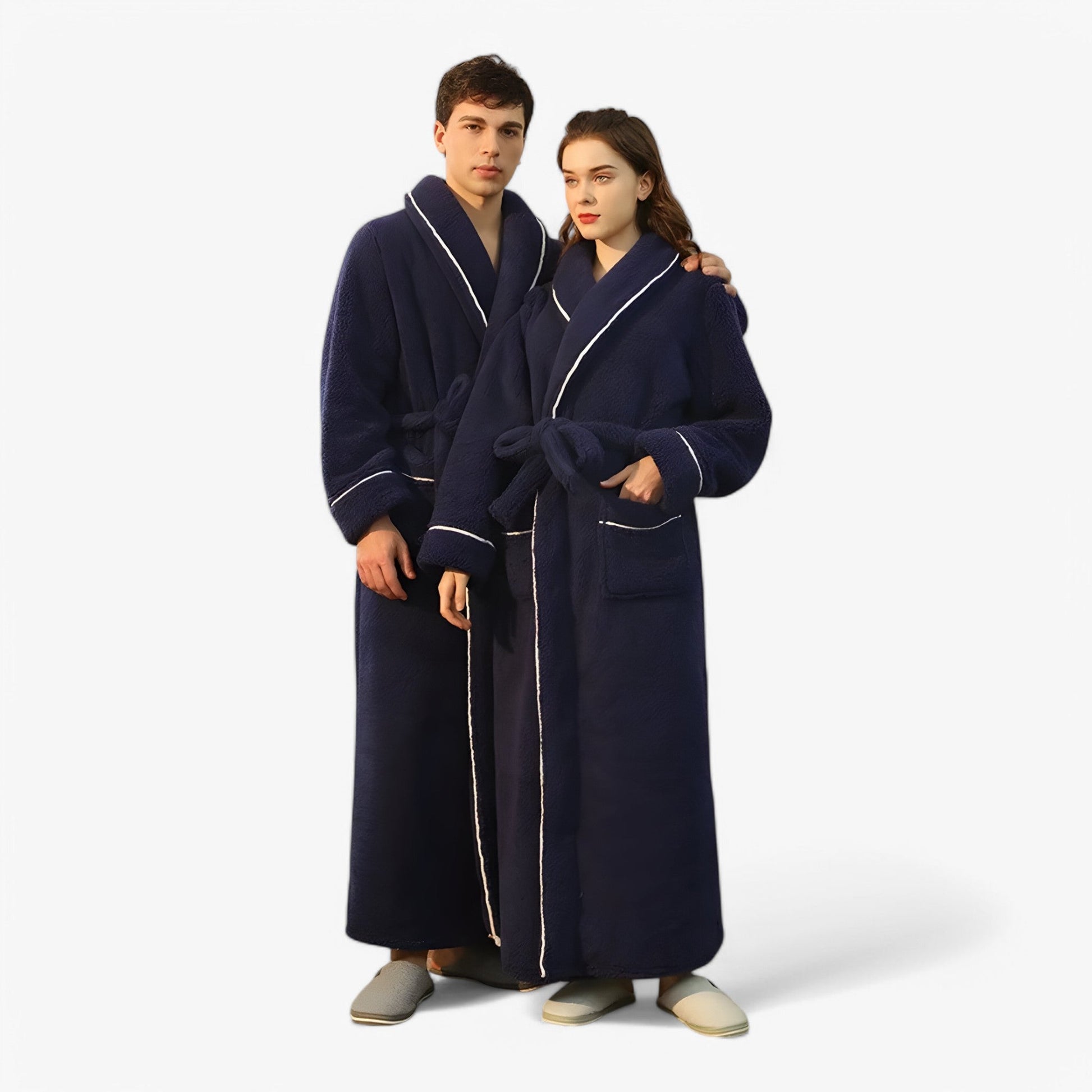 "Luksus Jessy badekåbe i blødt, åndbart materiale med justerbart bælte, velegnet til både kvinder og mænd."