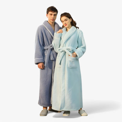 "Luksus Jessy badekåbe i blødt, åndbart materiale med justerbart bælte, velegnet til både kvinder og mænd."