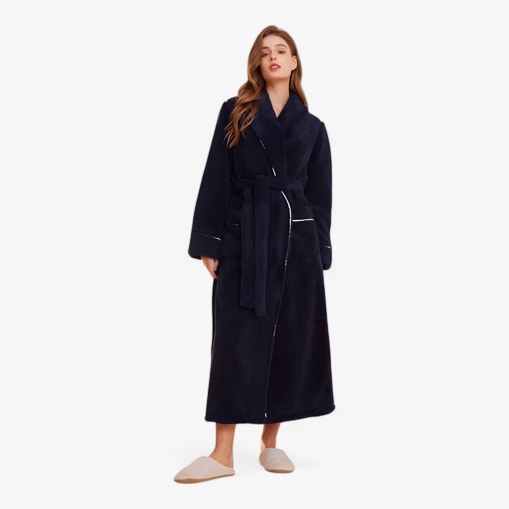 "Luksus Jessy badekåbe i blødt, åndbart materiale med justerbart bælte, velegnet til både kvinder og mænd."