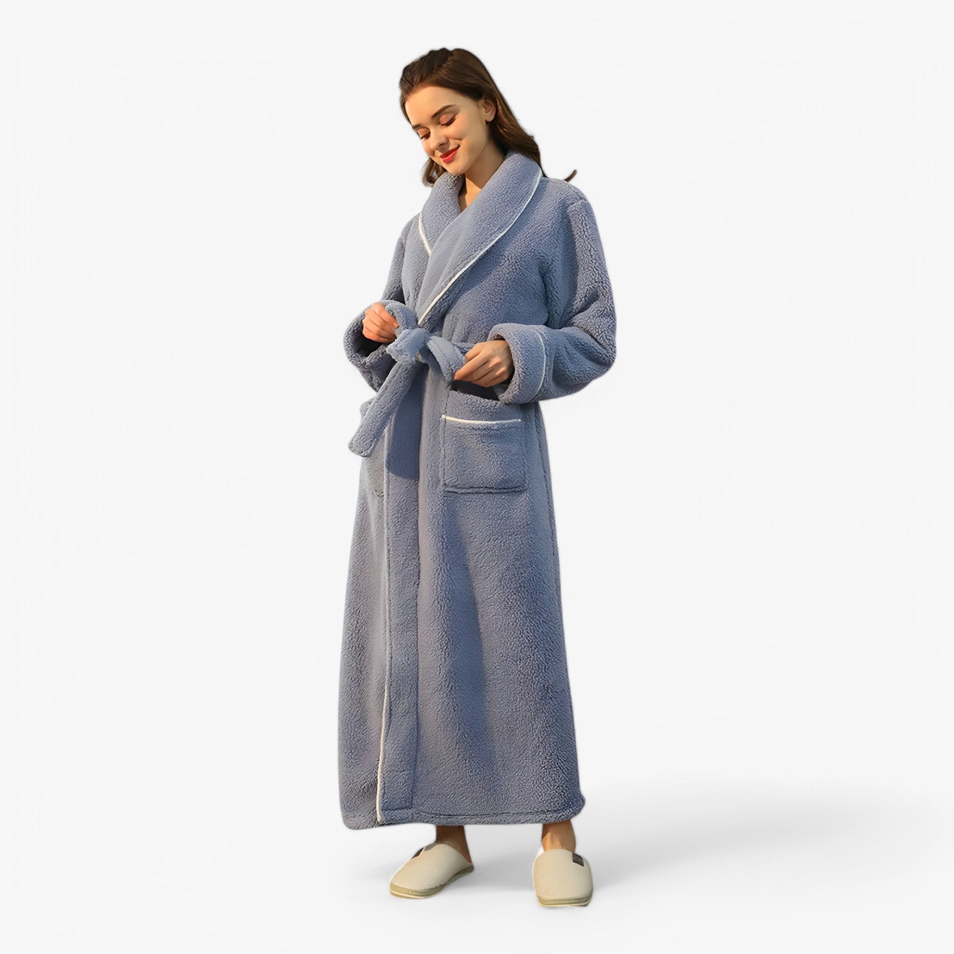 "Luksus Jessy badekåbe i blødt, åndbart materiale med justerbart bælte, velegnet til både kvinder og mænd."