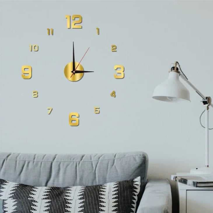 "Lysende stille vægur i moderne design, enkelt monteres uden boring, med justerbar størrelse og stille visere."