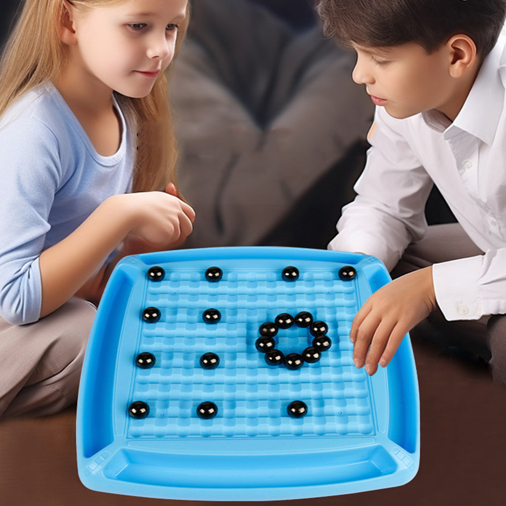 "Magnetisk skakbræt med farverige brikker, perfekt til børn, fremmer strategisk tænkning og læring i leg."