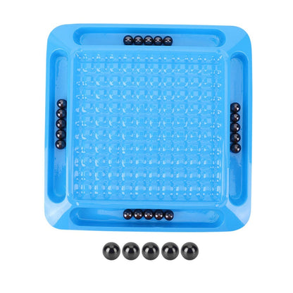 "Magnetisk skakbræt med farverige brikker, perfekt til børn, fremmer strategisk tænkning og læring i leg."