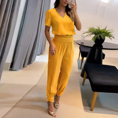 "Moderigtigt sæt til kvinder i beige, bluse og bukser med elastisk talje, klassisk look til både casual og formelle lejlighed