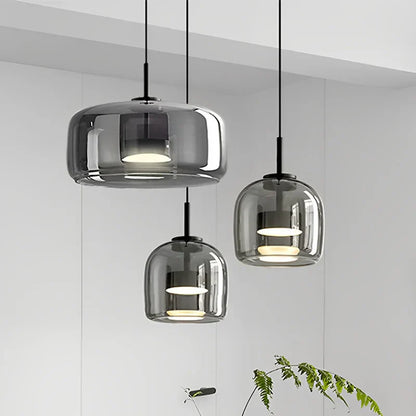 "Moderne AmberSphere loftlampe med røg- og ravfarvet glasdesign, LED-teknologi til hyggelig belysning i hjemmet"