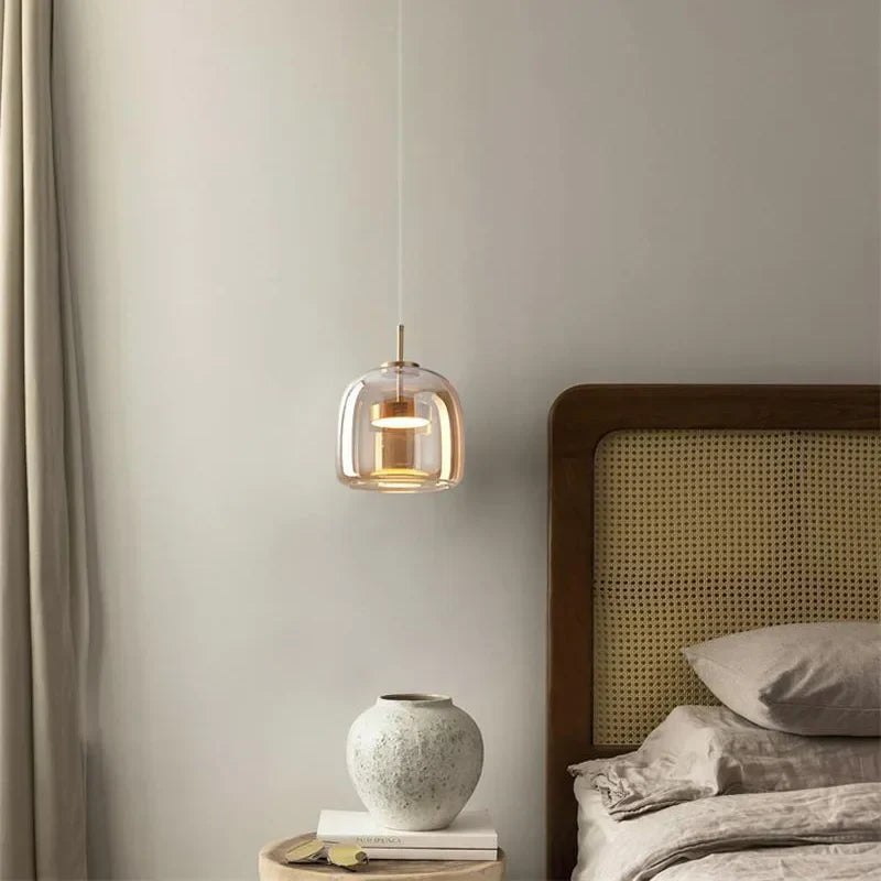 "Moderne AmberSphere loftlampe med røg- og ravfarvet glasdesign, LED-teknologi til hyggelig belysning i hjemmet"