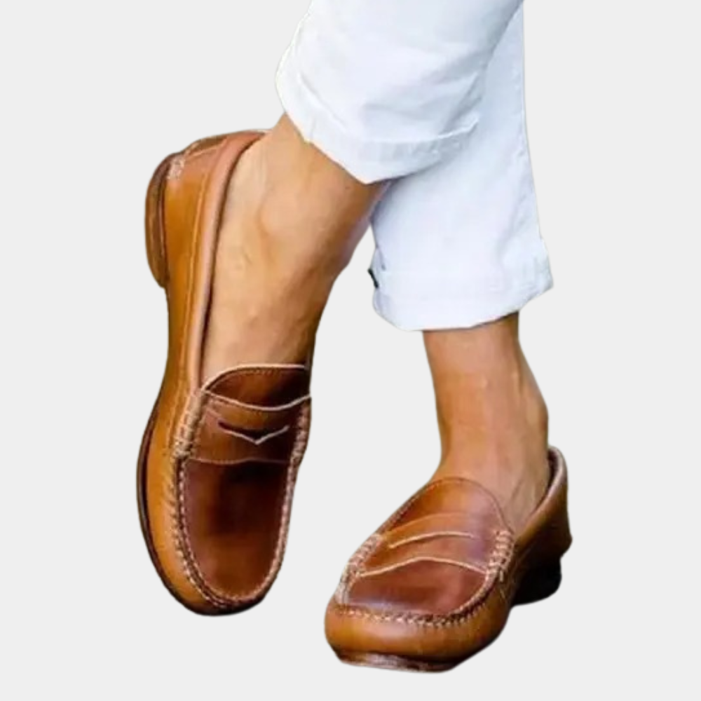 "Moderne brune læder damesandaler med lav hæl og polstret indersål for komfort og stilfuldt look"