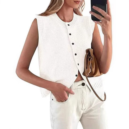 "Moderne dame strikvest i blød uld med knapper, ærmeløs snit, perfekt til lag-på-lag styling og elegant mode."