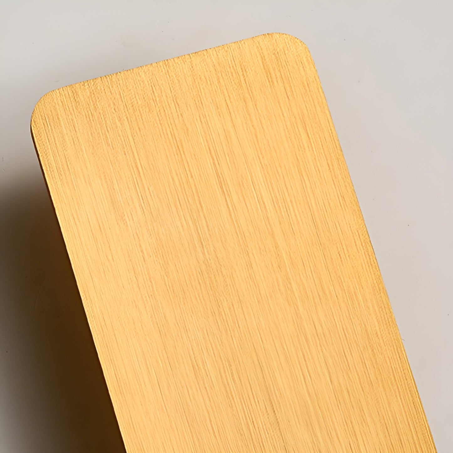 "Moderne LED væglampe med slankt rektangulært design, børstet grå finish, op- og nedadgående lys til stilfuld indretning."