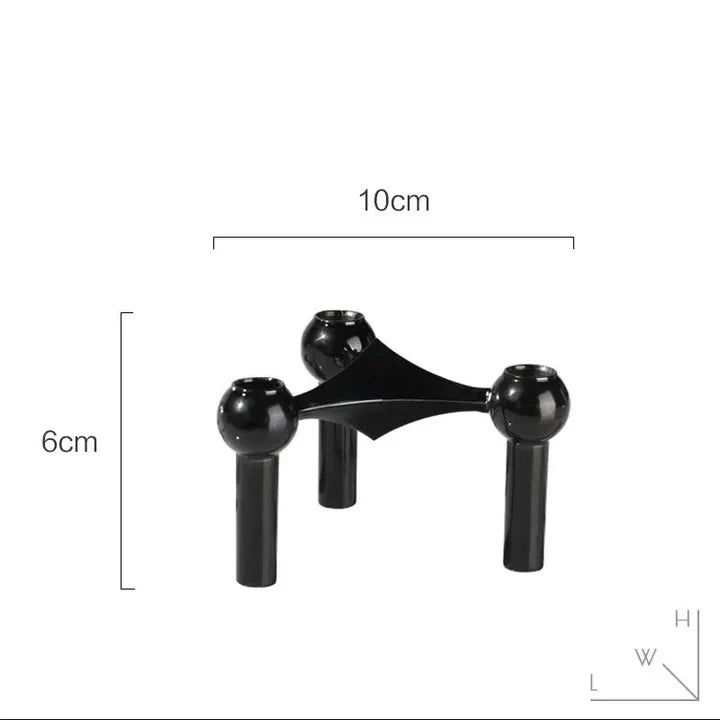 "Moderne molekylær design lysestage med gylden finish i elegant struktur, ideel til luksuriøs hjemmedekoration"