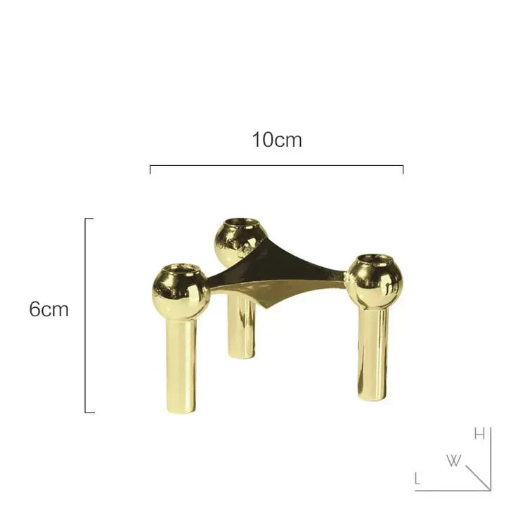 "Moderne molekylær design lysestage med gylden finish i elegant struktur, ideel til luksuriøs hjemmedekoration"