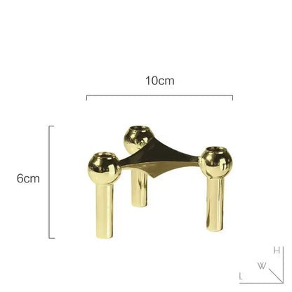 "Moderne molekylær design lysestage med gylden finish i elegant struktur, ideel til luksuriøs hjemmedekoration"