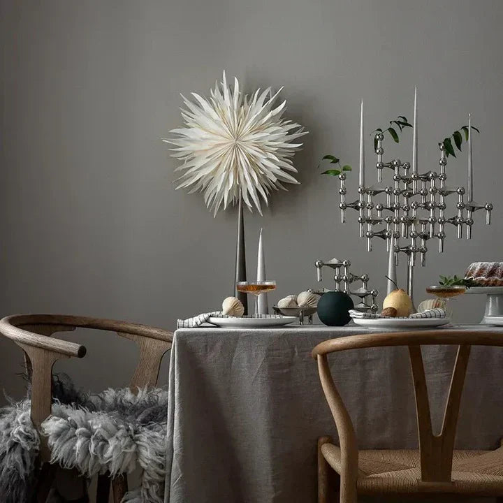 "Moderne molekylær design lysestage med gylden finish i elegant struktur, ideel til luksuriøs hjemmedekoration"