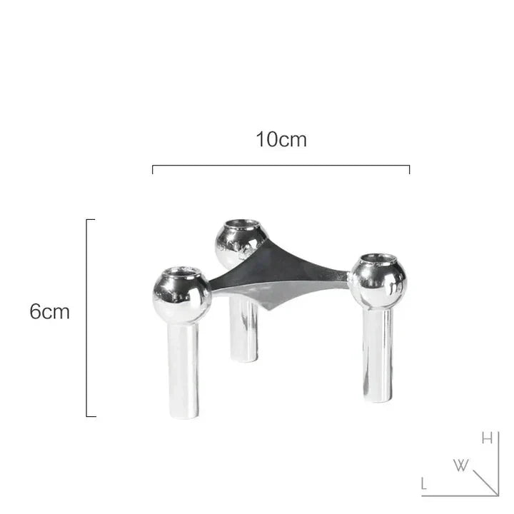 "Moderne molekylær design lysestage med gylden finish i elegant struktur, ideel til luksuriøs hjemmedekoration"