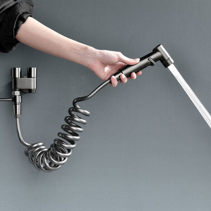"Moderne spray vandhane i rustfrit stål, elegant design, justerbar vandstrøm, passer til ethvert badeværelsesinteriør"