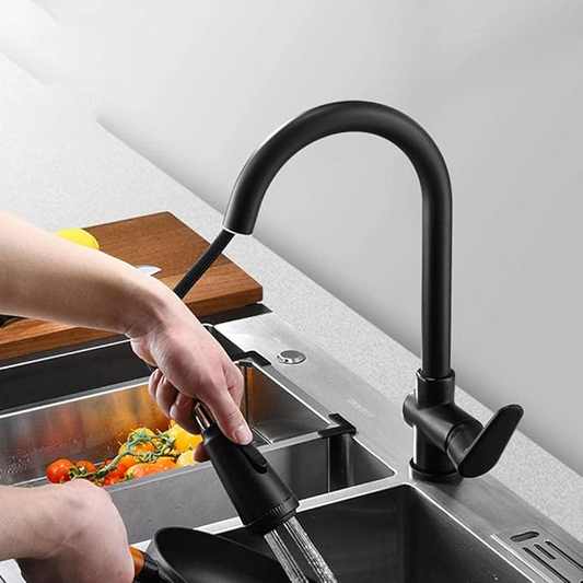 "Moderne SwiftFlow køkkenarmatur i rustfrit stål, børstet nikkel finish med touch-sensor og udtrækssprayhoved."