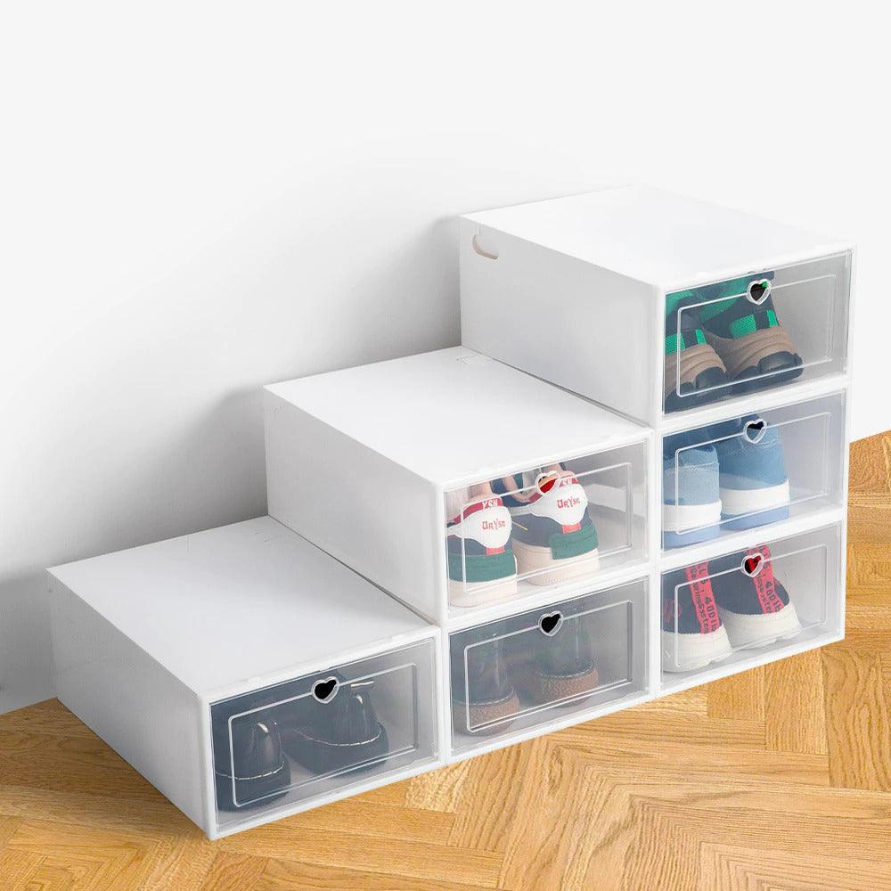 Modulær, transparent skoopbevaringsboks; pladsbesparende, stabelbar løsning til skoopbevaring i hjemmet.