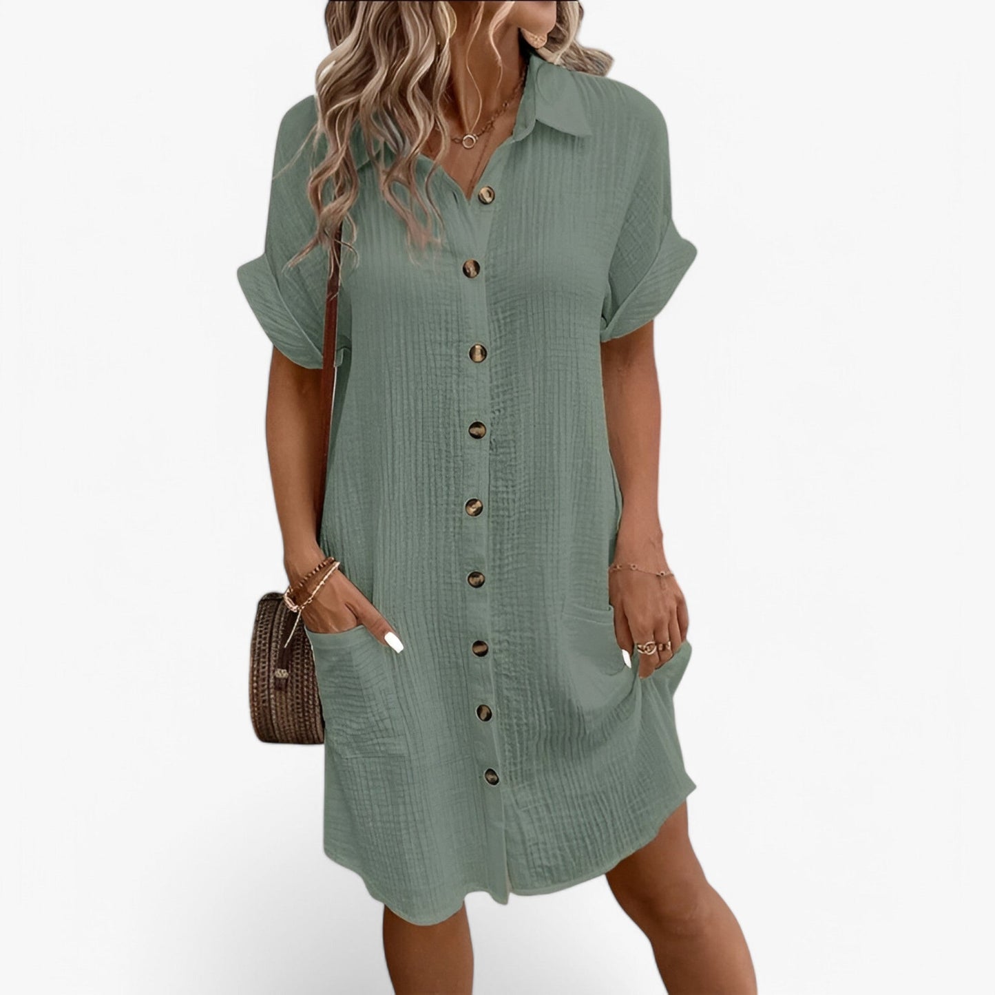 "Olivia langærmet sommerkjole i blødt bomuld, rund hals, knælængde, ideel til sommerens varme dage."