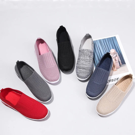 "Ortopædiske damesko med bred tåboks og svangstøtte i sort, stødabsorberende såle for bedre komfort ved hverdagens brug."