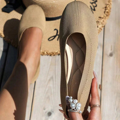 "Ortopædiske slip-on damesko med ergonomisk pasform, trykaflastende og skridsikker sål, behagelig og stilfuld."