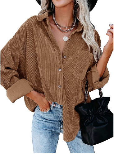 Oversized corduroy skjorte i blødt bomuld med klassisk krave og moderne, afslappet fit. Perfekt til lagdeling og hverdag.