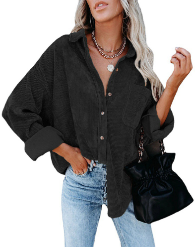 Oversized corduroy skjorte i blødt bomuld med klassisk krave og moderne, afslappet fit. Perfekt til lagdeling og hverdag.