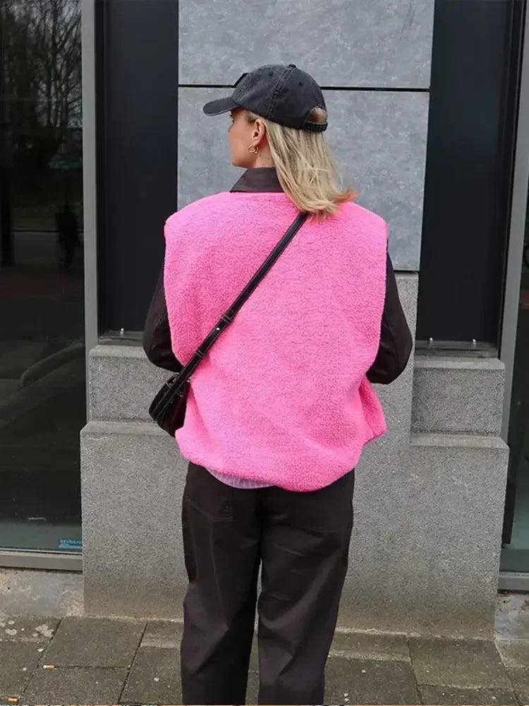"Rolla fleece vest i blødt, hvidt sherpa-stof med en åben front og oversized design, perfekt til lag-på-lag styling."