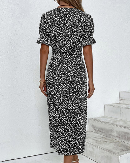 "Rosa kjole med blomsterprint og V-hals, elegant look til kvinder, flatterende pasform til både hverdag og fest."