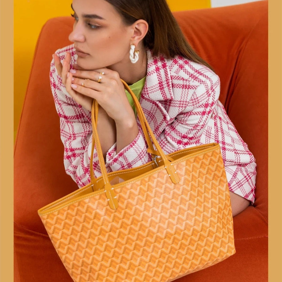 "Rummelig Ainara håndtaske med forstærkede håndtag, elegant brun farve og sofistikeret design, perfekt til hverdagsbrug."