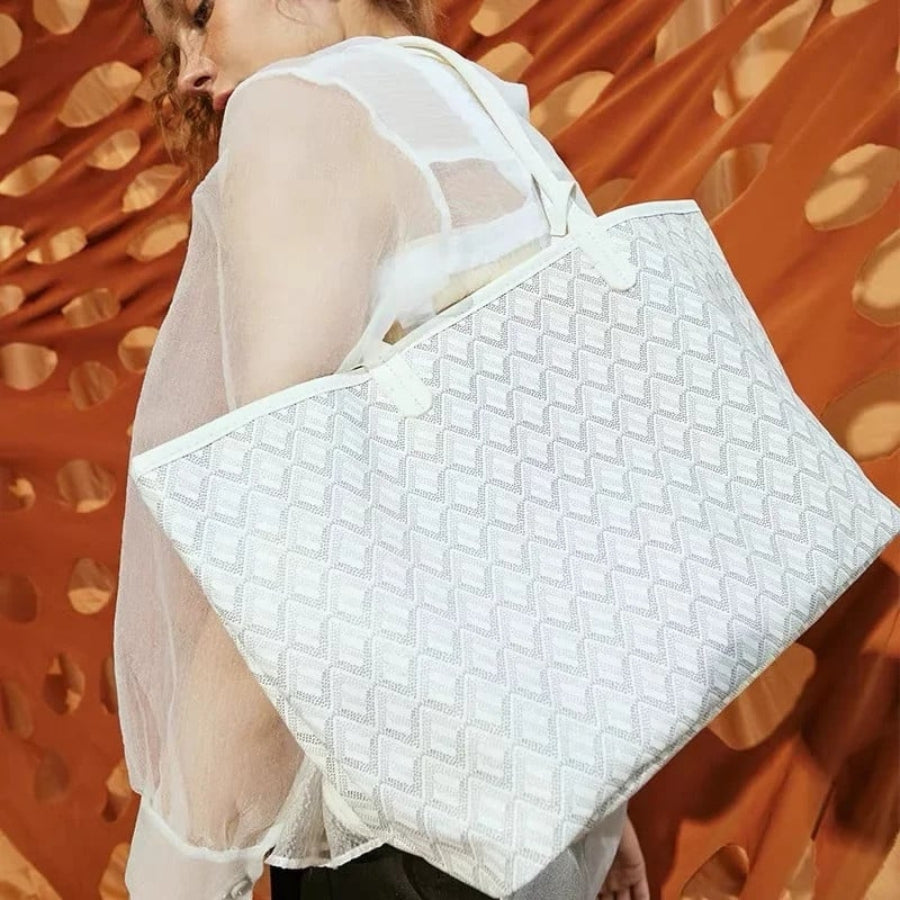 "Rummelig Ainara håndtaske med forstærkede håndtag, elegant brun farve og sofistikeret design, perfekt til hverdagsbrug."