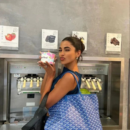 "Rummelig Ainara håndtaske med forstærkede håndtag, elegant brun farve og sofistikeret design, perfekt til hverdagsbrug."