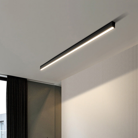 "Skandinavisk LED-loftslampe i moderne design med lysende aluminiums- og akrylelementer til stue eller kontor."